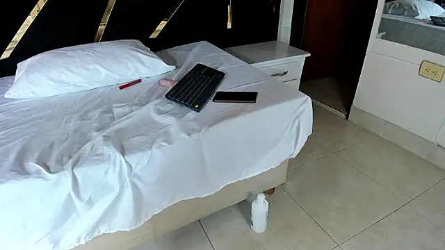 AngieLafourcade online show from February 8, 2:42 pm