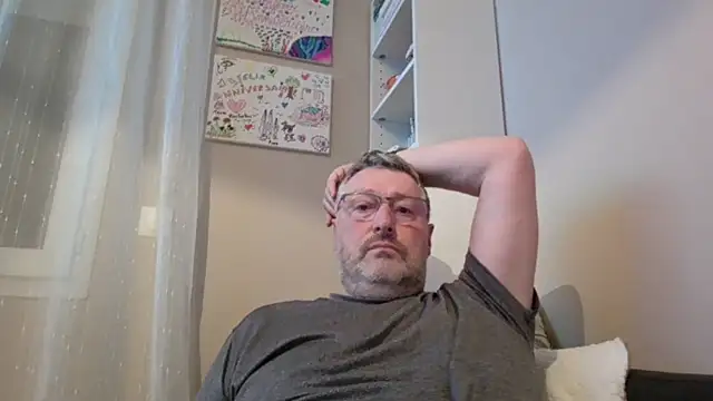 doudou310 online show from April 1, 4:46 am