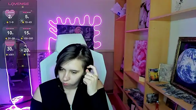 Scarlet Sirenn online show from February 9, 7:23 am