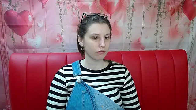 Snapshot of LilianaShine chatting on April 30, 5:14 am LilianaShine online show from April 30, 5:14 am