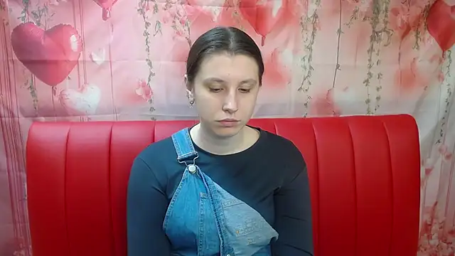 Snapshot of LilianaShine chatting on May 3, 5:13 am LilianaShine online show from May 3, 5:13 am