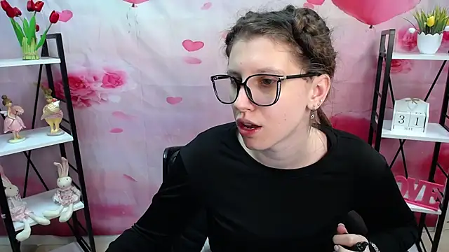 Snapshot of LilianaShine chatting on May 31, 5:04 am LilianaShine online show from May 31, 5:04 am