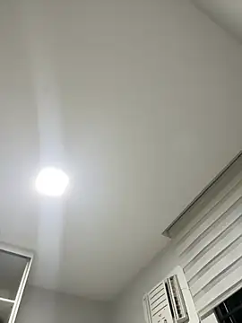 Snapshot of modo_offf chatting on April 6, 7:48 pm modo offf online show from April 6, 7:48 pm