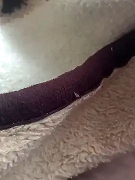 Snapshot of Erkegin001 chatting on February 14, 9:06 am Erkegin001 online show from February 14, 9:06 am