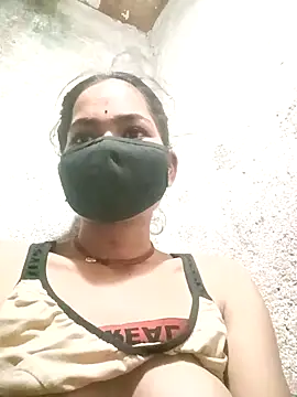 Sunali Bendre online show from April 14, 2:23 pm