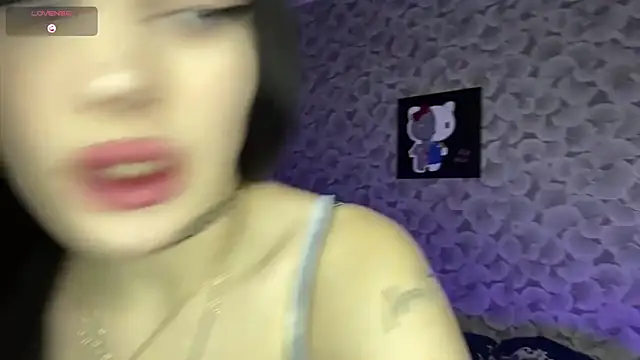 IeshaOsorio online show from March 19, 6:50 am