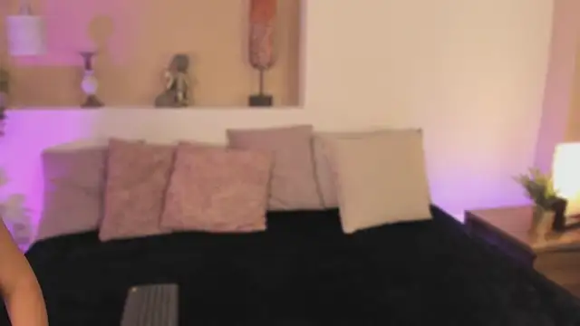 Snapshot of xiomara_cortes chatting on February 22, 12:36 pm xiomara cortes online show from February 22, 12:36 pm