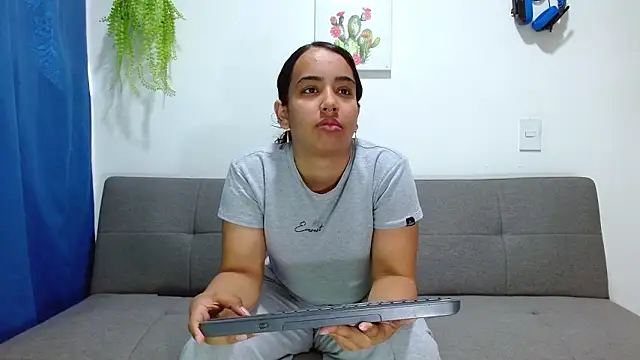 Snapshot of Diva_noir chatting on February 3, 3:06 pm Diva noir online show from February 3, 3:06 pm