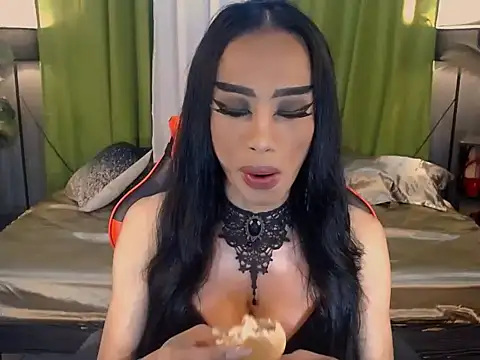 Snapshot of VeshtidaTS chatting on February 22, 8:57 am VeshtidaTS online show from February 22, 8:57 am