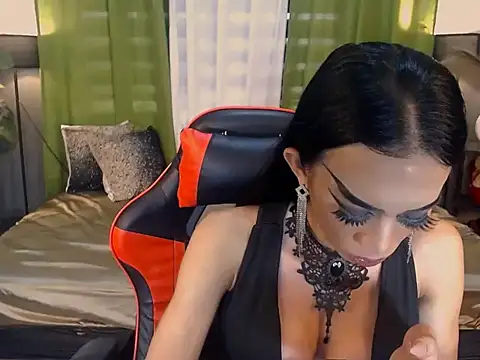 Snapshot of VeshtidaTS chatting on February 24, 5:27 am VeshtidaTS online show from February 24, 5:27 am