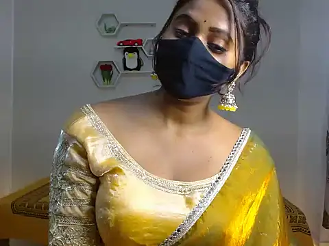 Hotginni4 online show from June 12, 4:50 pm