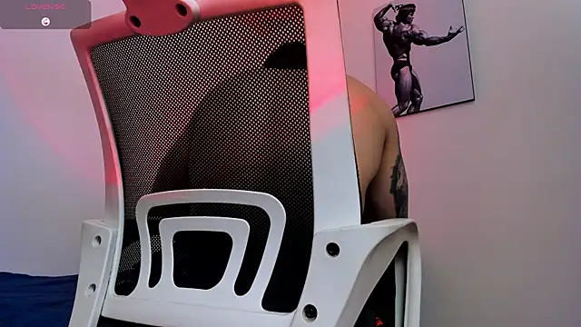 LiamReigns  online show from April 19, 9:08 am