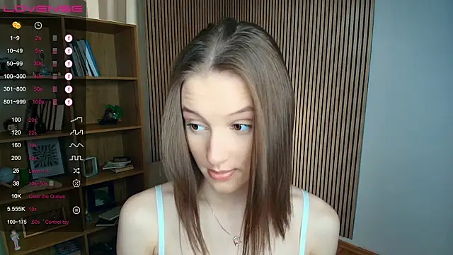 Snapshot of LianneBynon chatting on July 9, 9:24 am LianneBynon online show from July 9, 9:24 am