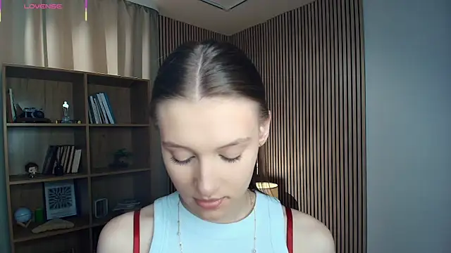Snapshot of LianneBynon chatting on July 18, 9:02 am LianneBynon online show from July 18, 9:02 am