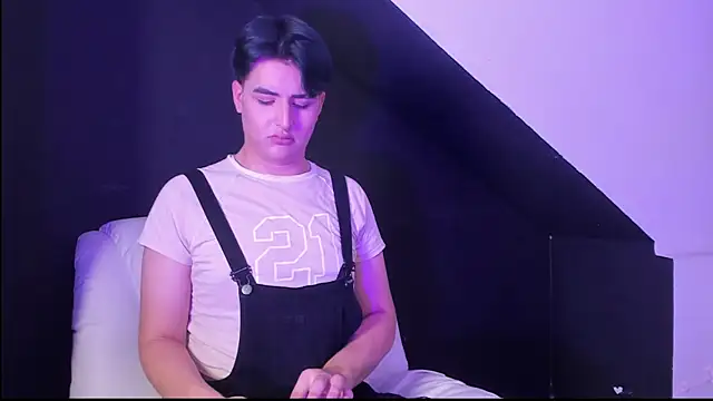 Snapshot of noahWolff_ chatting on February 9, 9:19 pm noahWolff online show from February 9, 9:19 pm