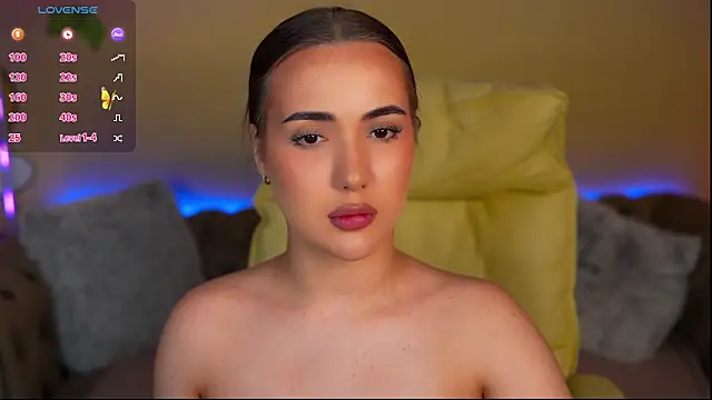OliviaMoore  online show from June 17, 6:05 am