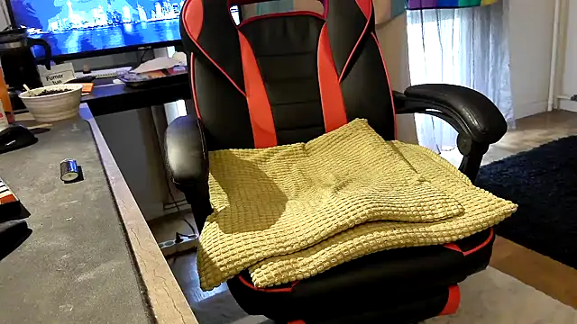 LovelyMeli online show from April 10, 6:18 am