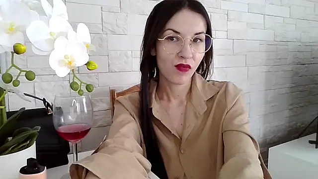 Snapshot of JuliaLovely chatting on April 10, 2:00 pm JuliaLovely online show from April 10, 2:00 pm