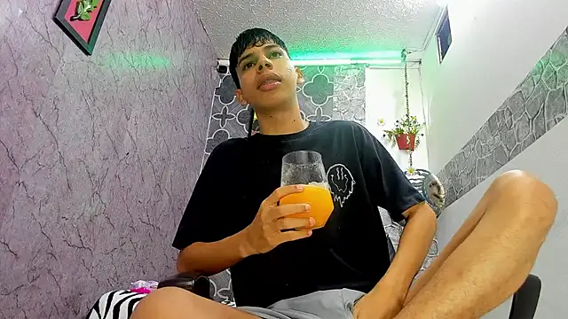 sexyboys cutexx18 online show from February 9, 10:14 pm