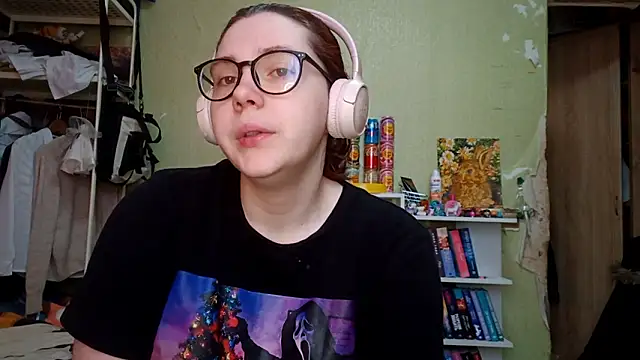 Snapshot of VannessaDillenbeck chatting on March 3, 6:41 am VannessaDillenbeck online show from March 3, 6:41 am