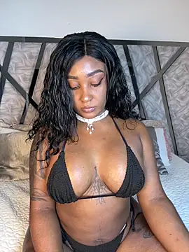 Snapshot of Denise_wolfe21 chatting on February 4, 6:03 pm Denise wolfe21 online show from February 4, 6:03 pm