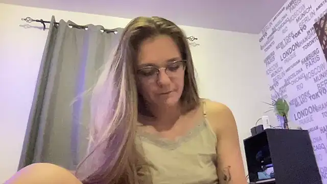 Ninafrisson online show from March 22, 9:18 pm