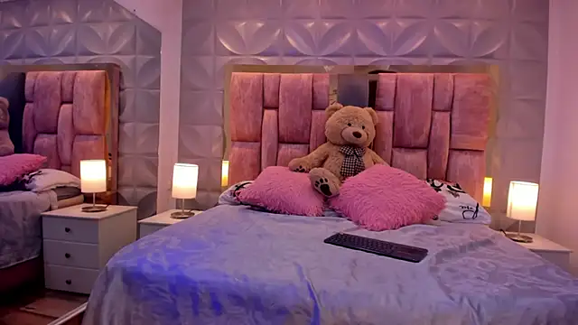 Paris Velvet online show from March 28, 10:31 pm