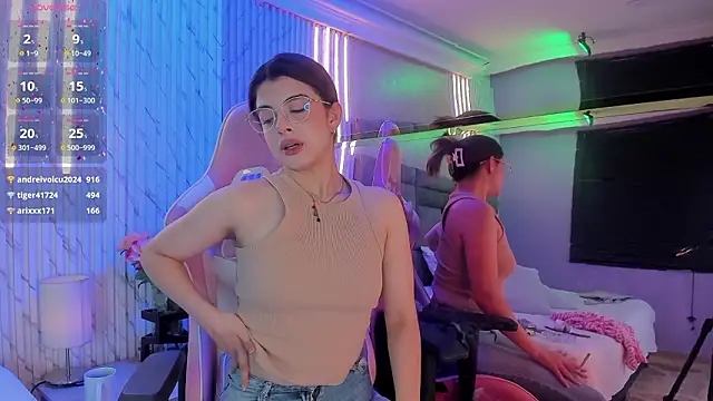 Snapshot of KatyParisi chatting on February 9, 8:35 pm KatyParisi online show from February 9, 8:35 pm