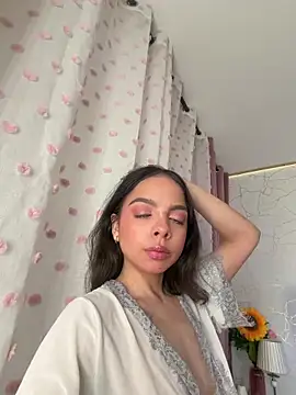 BambiRoses online show from May 11, 5:57 am