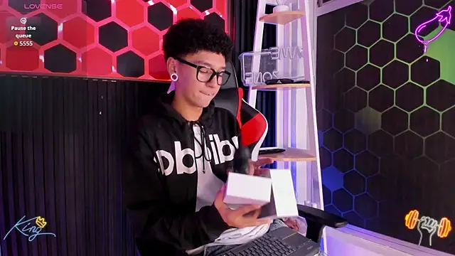 David Banks  online show from April 18, 12:31 pm