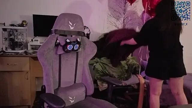 Snapshot of Holy_Kveta chatting on February 20, 2:52 am Holy Kveta online show from February 20, 2:52 am