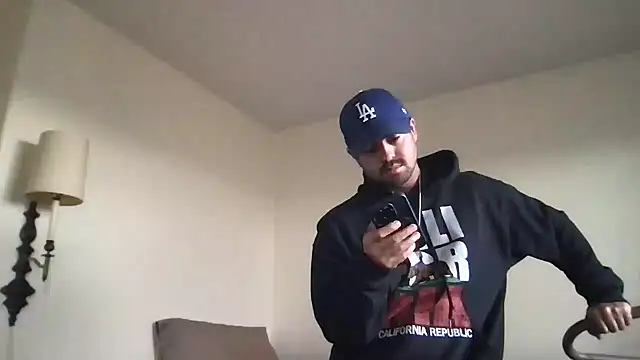 Snapshot of Miles98_ chatting on April 10, 8:24 pm Miles98 online show from April 10, 8:24 pm