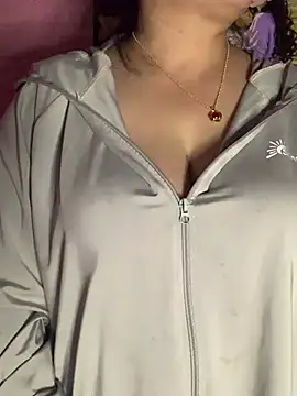 Snapshot of Star-sweet01 chatting on February 2, 4:11 am Star-sweet01 online show from February 2, 4:11 am