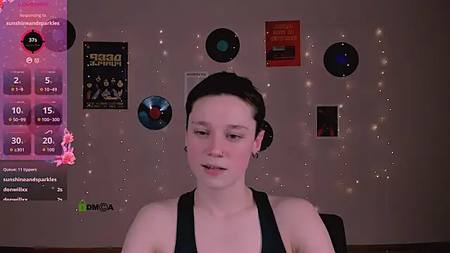 Snapshot of emi_fade chatting on February 28, 10:05 am emi fade online show from February 28, 10:05 am