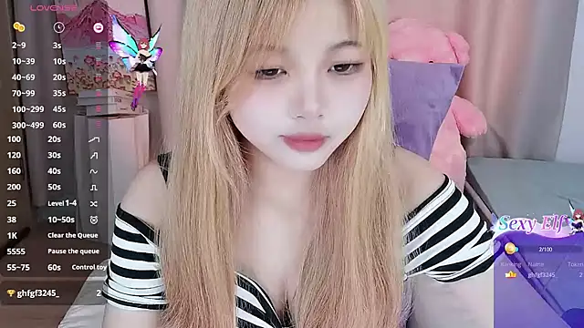 Snapshot of -Anya-666- chatting on February 19, 2:13 pm -Anya-666- online show from February 19, 2:13 pm