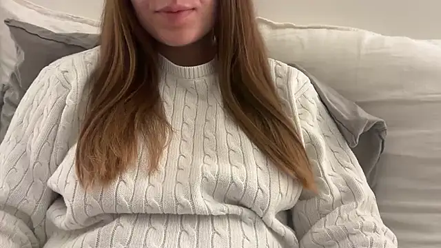 Snapshot of Lucyschickt chatting on February 13, 9:44 pm Lucyschickt online show from February 13, 9:44 pm