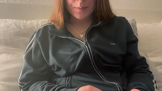 Snapshot of Lucyschickt chatting on March 1, 6:43 pm Lucyschickt online show from March 1, 6:43 pm