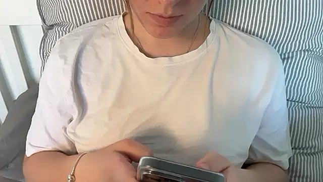 Snapshot of Lucyschickt chatting on June 25, 3:38 pm Lucyschickt online show from June 25, 3:38 pm