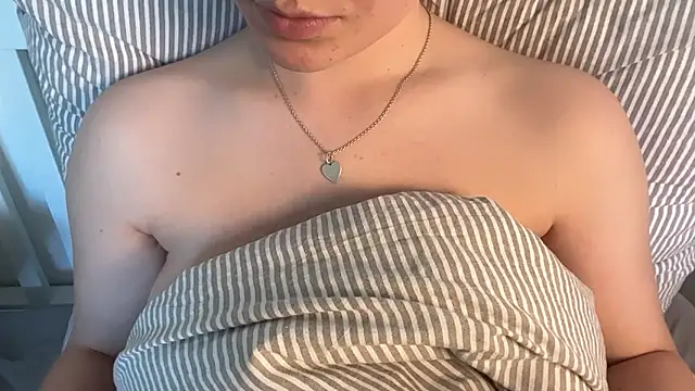 Snapshot of Lucyschickt chatting on July 1, 2:18 pm Lucyschickt online show from July 1, 2:18 pm