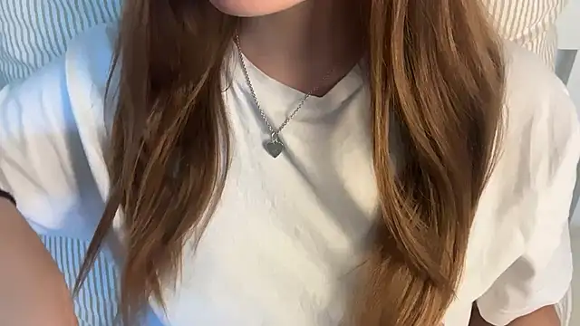 Snapshot of Lucyschickt chatting on July 18, 5:17 pm Lucyschickt online show from July 18, 5:17 pm