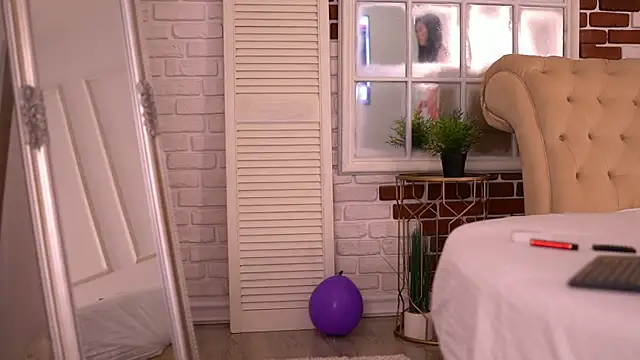 Snapshot of CindyCruse chatting on February 19, 6:20 am CindyCruse online show from February 19, 6:20 am