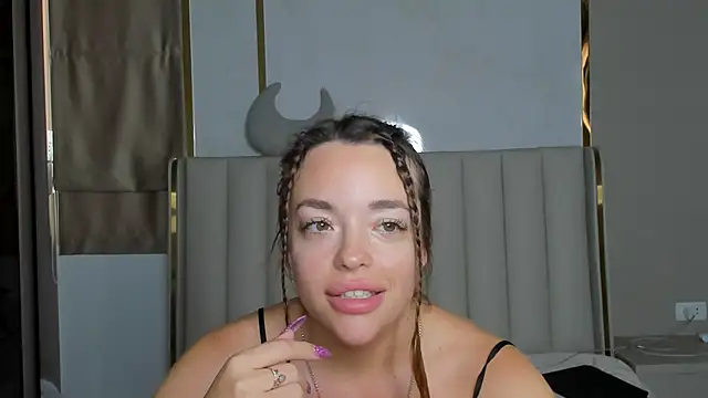 Snapshot of stellaa_quenn chatting on February 9, 12:14 am stellaa quenn online show from February 9, 12:14 am