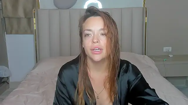 Snapshot of stellaa_quenn chatting on February 12, 12:33 pm stellaa quenn online show from February 12, 12:33 pm