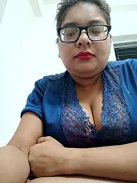 Elie Hallway online show from March 31, 6:41 pm