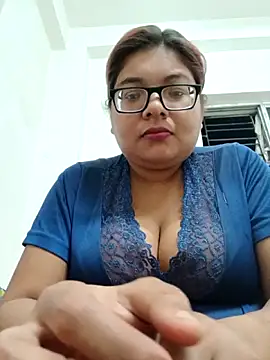 Elie Hallway online show from April 6, 6:53 pm