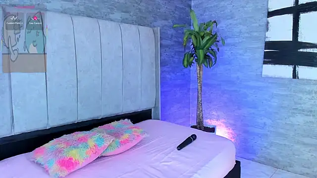 Snapshot of IsabellaRossi_ chatting on February 11, 12:10 pm IsabellaRossi online show from February 11, 12:10 pm