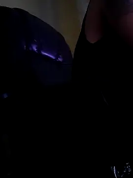 Snapshot of dollar_sub chatting on March 4, 1:33 am dollar sub online show from March 4, 1:33 am