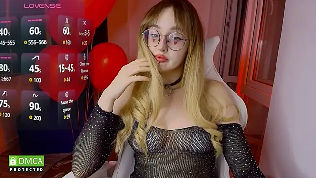 AdeLuna online show from February 14, 9:00 pm