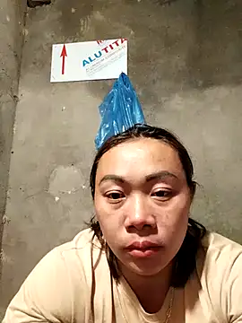 Snapshot of Bella-222 chatting on February 7, 1:15 pm Bella-222 online show from February 7, 1:15 pm