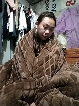 Snapshot of Bella-222 chatting on February 16, 10:06 pm Bella-222 online show from February 16, 10:06 pm